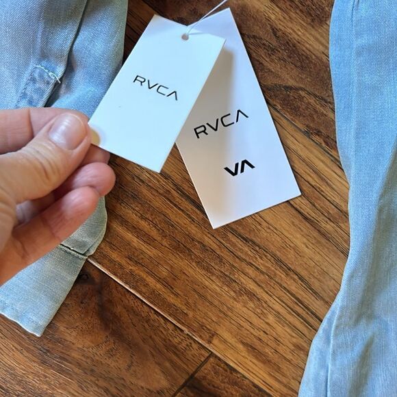 NWT RVCA lightweight denim button up shirt - Picture 12 of 13